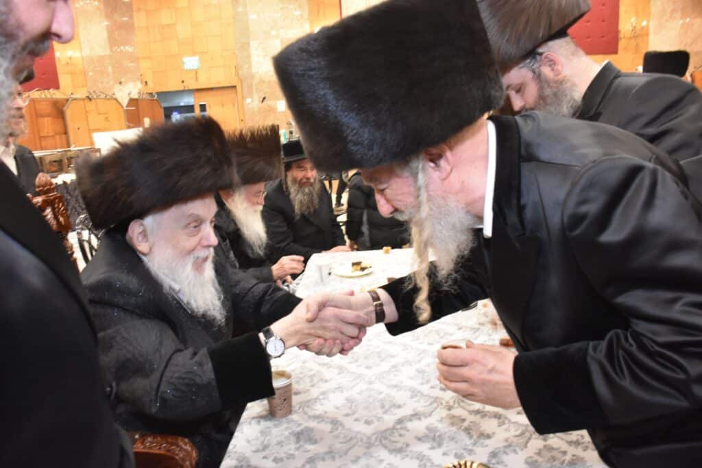 במעמד אדמו"רים ורבנים: האדמו"ר מאשלג השיא את נכדו