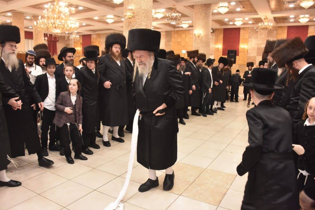 במעמד אדמו"רים ורבנים: האדמו"ר מאשלג השיא את נכדו