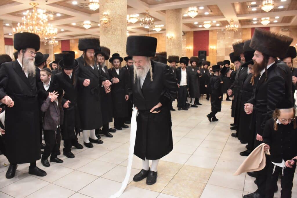 במעמד אדמו"רים ורבנים: האדמו"ר מאשלג השיא את נכדו