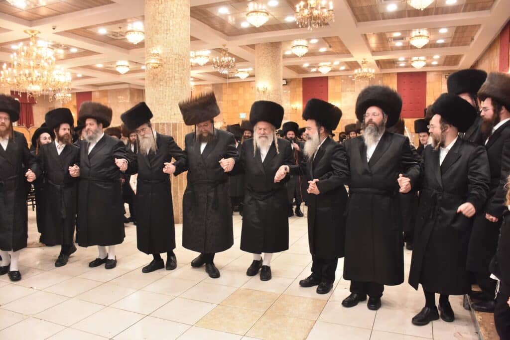 במעמד אדמו"רים ורבנים: האדמו"ר מאשלג השיא את נכדו