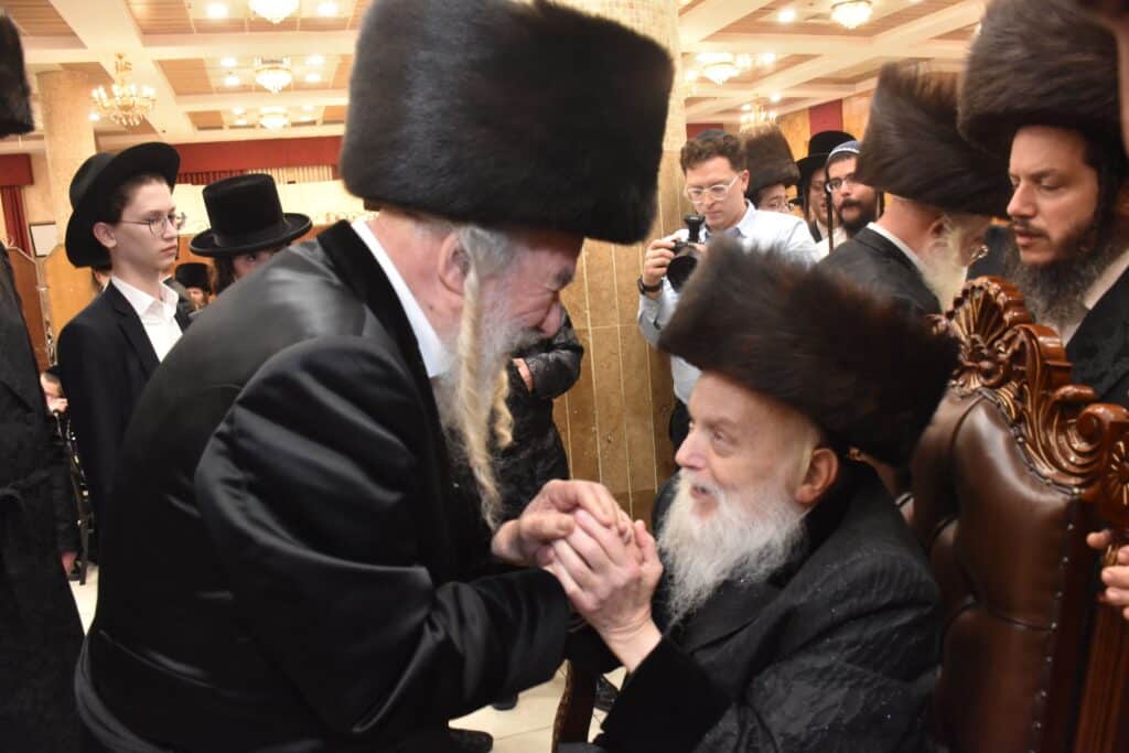 במעמד אדמו"רים ורבנים: האדמו"ר מאשלג השיא את נכדו