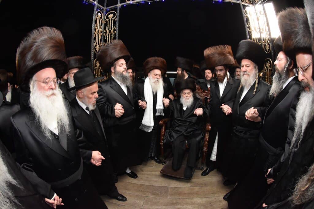 במעמד אדמו"רים ורבנים: האדמו"ר מאשלג השיא את נכדו