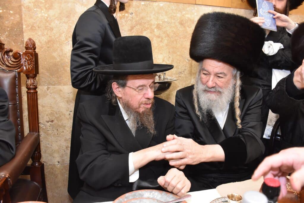 במעמד אדמו"רים ורבנים: האדמו"ר מאשלג השיא את נכדו
