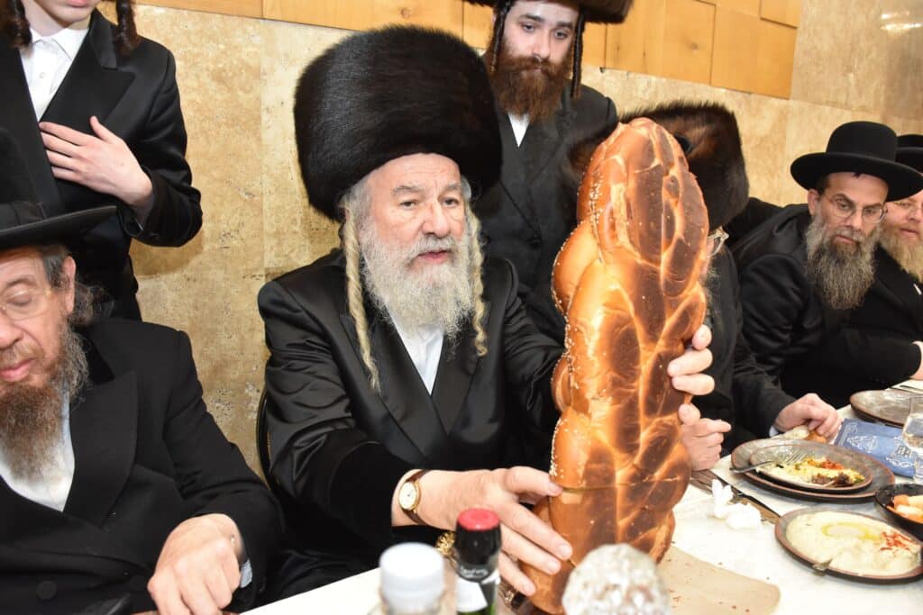 במעמד אדמו"רים ורבנים: האדמו"ר מאשלג השיא את נכדו