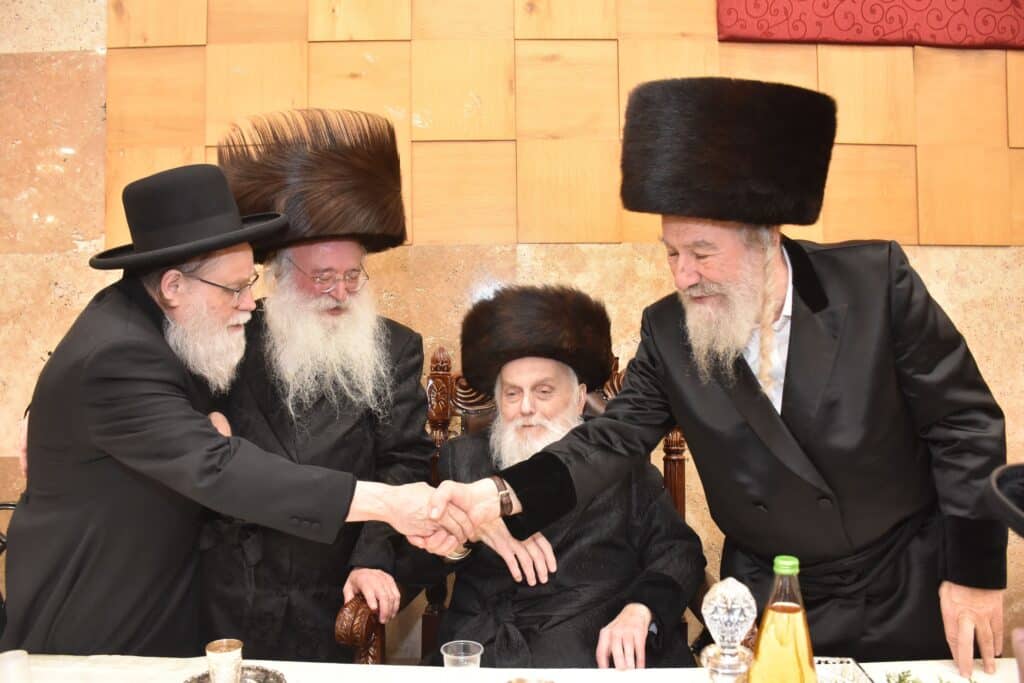 במעמד אדמו"רים ורבנים: האדמו"ר מאשלג השיא את נכדו