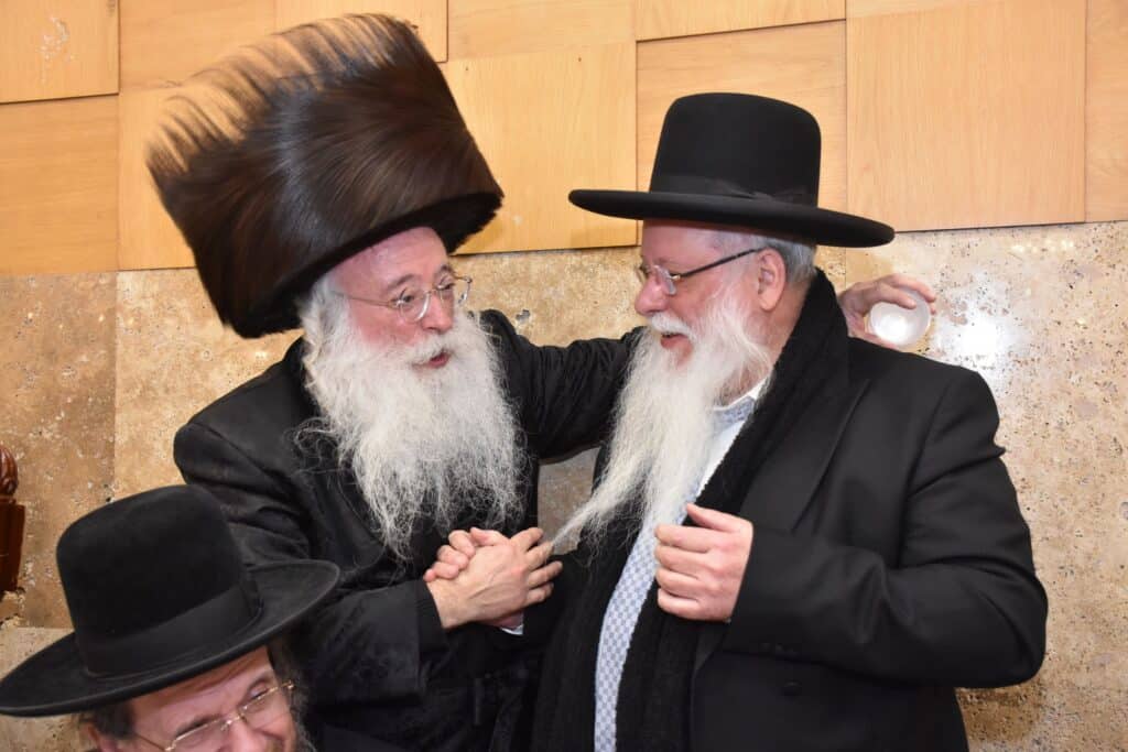 במעמד אדמו"רים ורבנים: האדמו"ר מאשלג השיא את נכדו