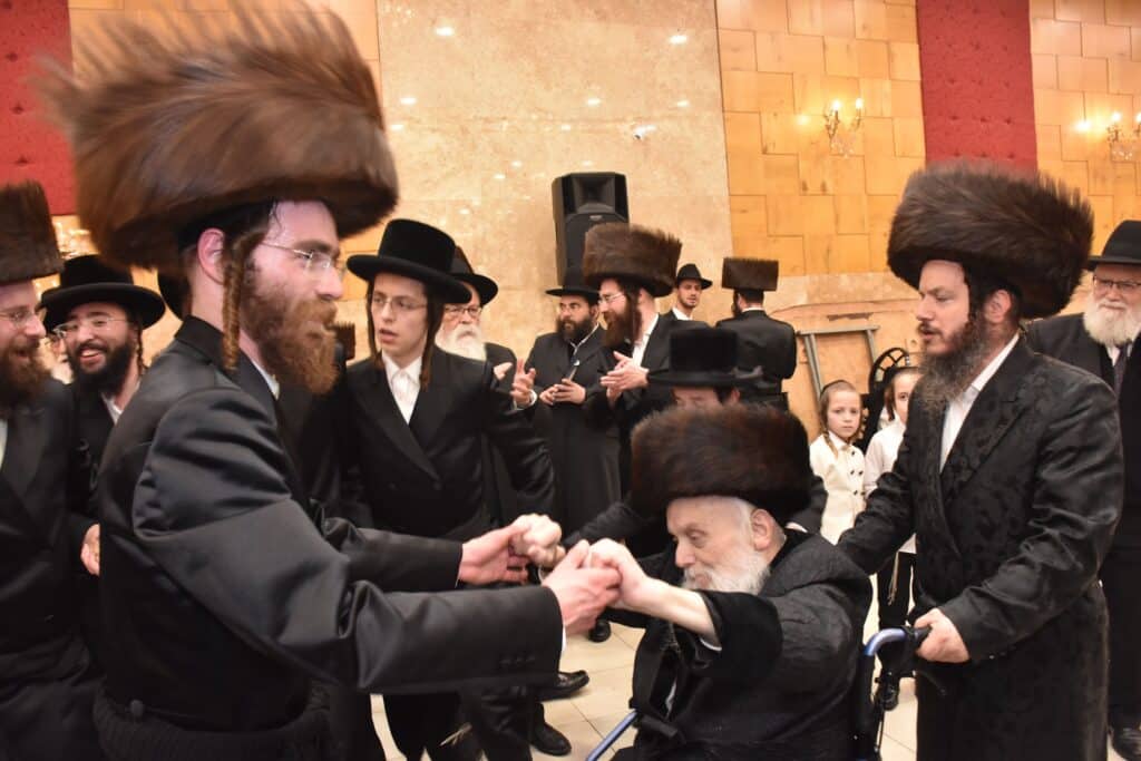 במעמד אדמו"רים ורבנים: האדמו"ר מאשלג השיא את נכדו