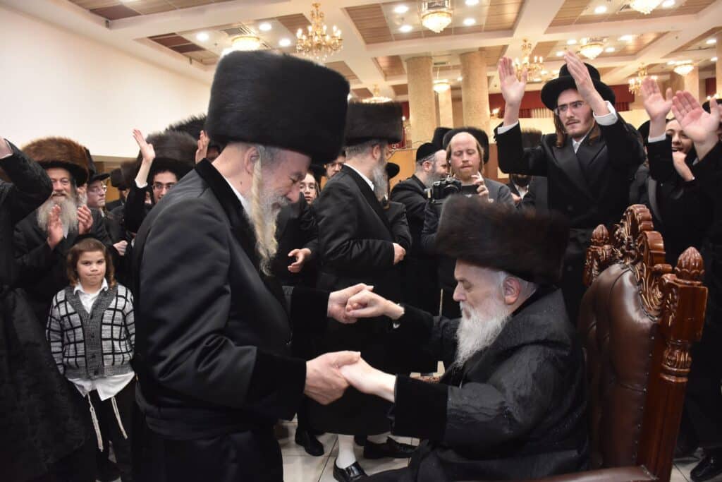 במעמד אדמו"רים ורבנים: האדמו"ר מאשלג השיא את נכדו
