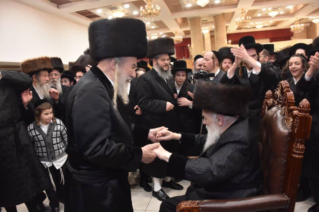 במעמד אדמו"רים ורבנים: האדמו"ר מאשלג השיא את נכדו