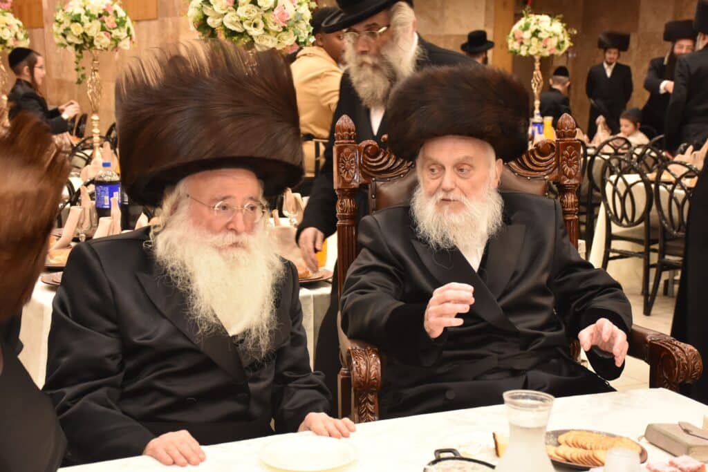 במעמד אדמו"רים ורבנים: האדמו"ר מאשלג השיא את נכדו