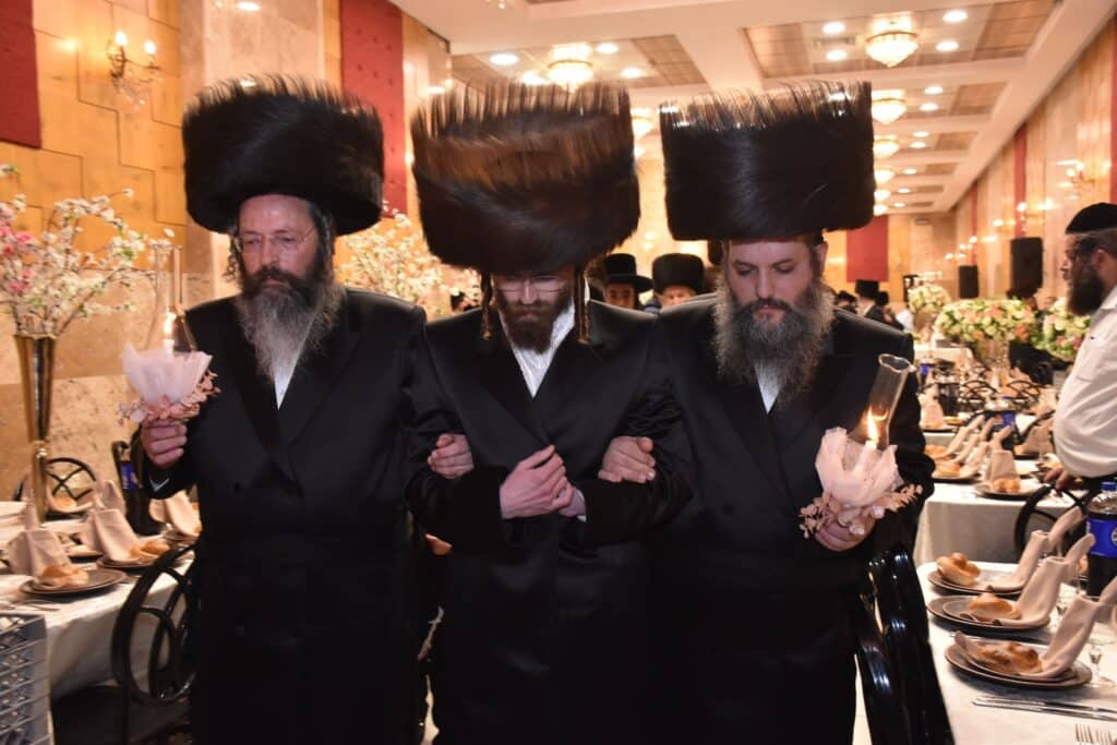 במעמד אדמו"רים ורבנים: האדמו"ר מאשלג השיא את נכדו