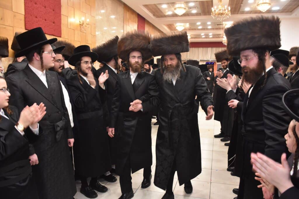 במעמד אדמו"רים ורבנים: האדמו"ר מאשלג השיא את נכדו