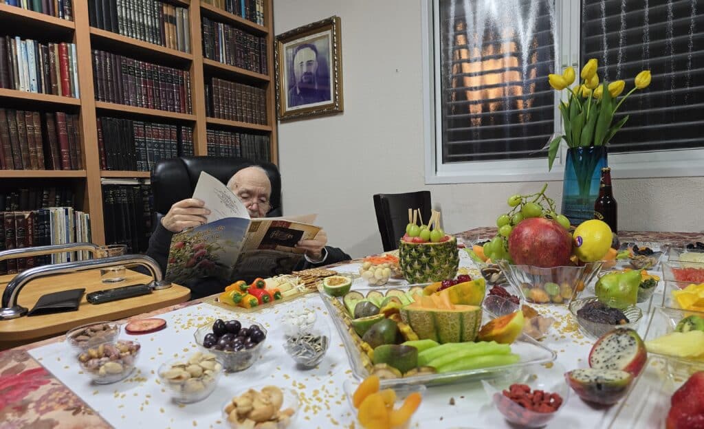 אילן במה אברכך: סדר ט"ו בשבט בבית מרן הגר"מ מאזוז