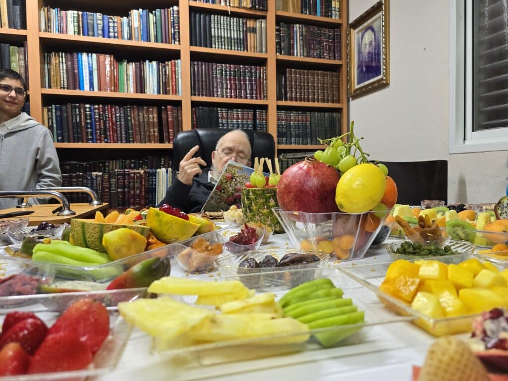 אילן במה אברכך: סדר ט"ו בשבט בבית מרן הגר"מ מאזוז