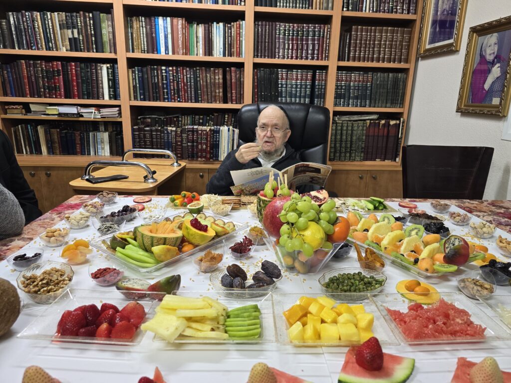 אילן במה אברכך: סדר ט"ו בשבט בבית מרן הגר"מ מאזוז