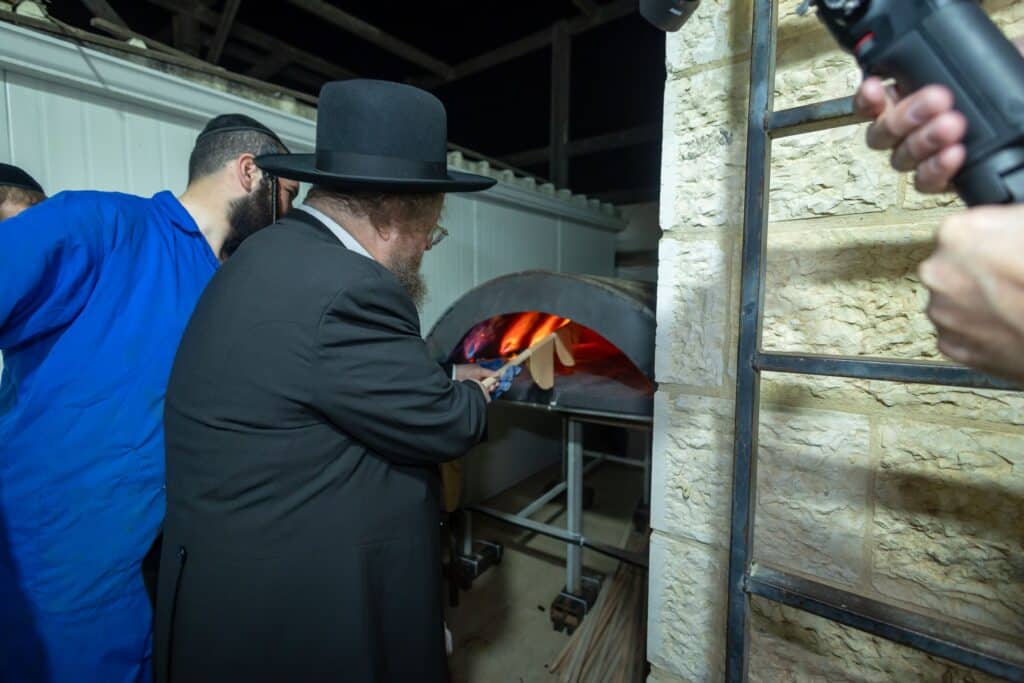 לראשונה: מאפיית מצות הוקמה בחדר הלימוד של המשגיח