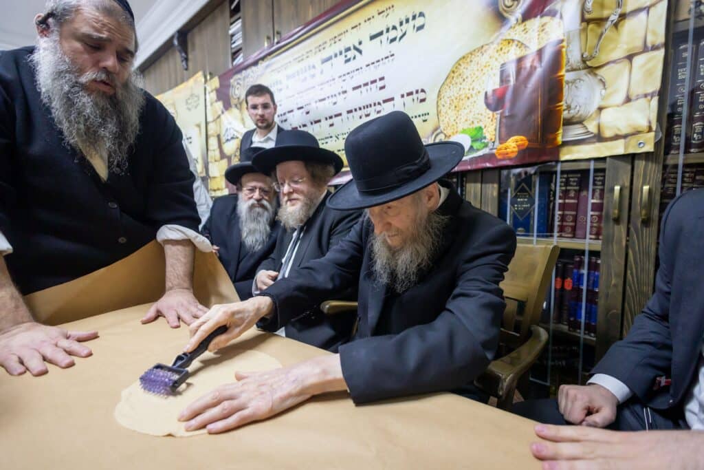 לראשונה: מאפיית מצות הוקמה בחדר הלימוד של המשגיח