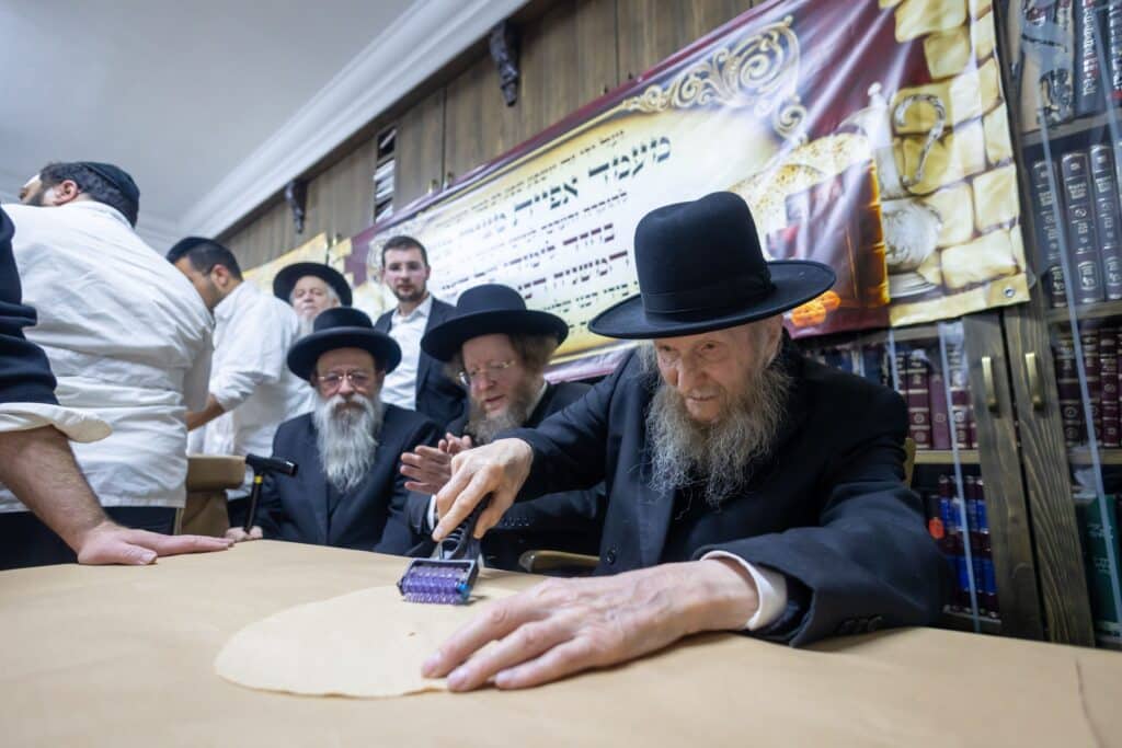 לראשונה: מאפיית מצות הוקמה בחדר הלימוד של המשגיח