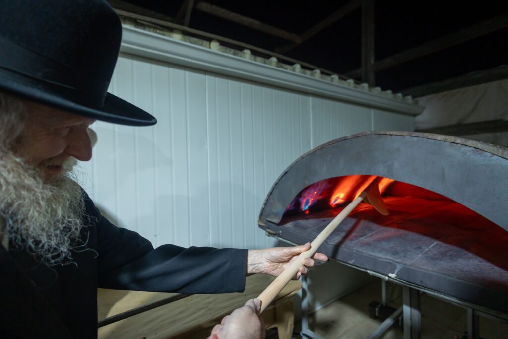 לראשונה: מאפיית מצות הוקמה בחדר הלימוד של המשגיח