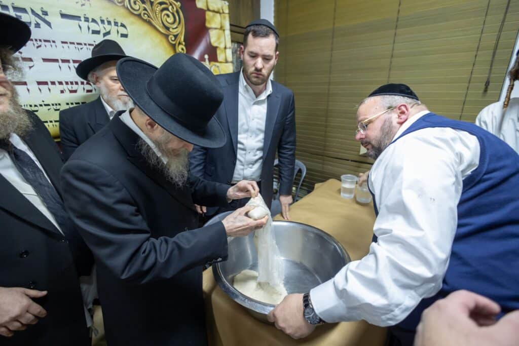 לראשונה: מאפיית מצות הוקמה בחדר הלימוד של המשגיח