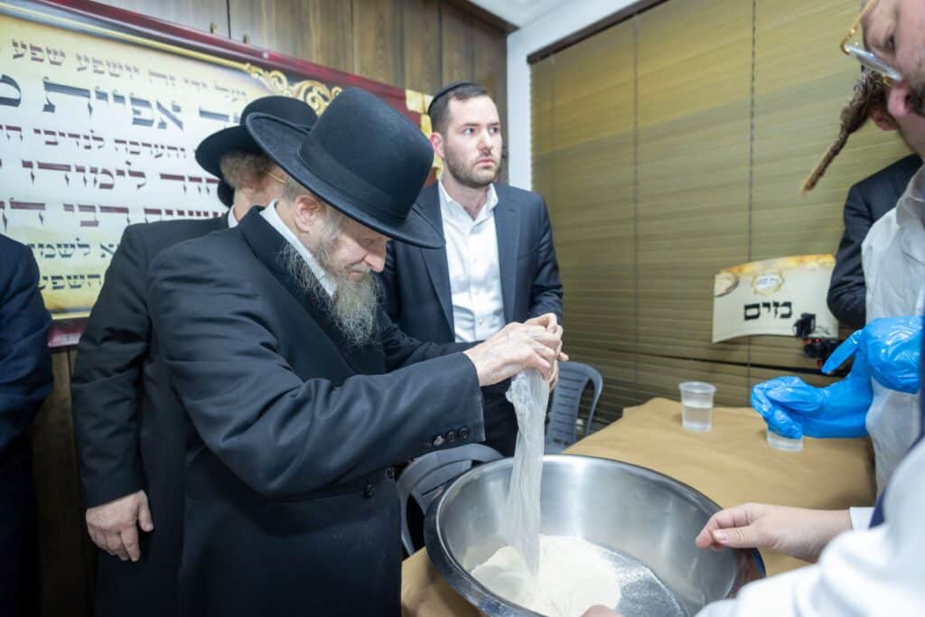 לראשונה: מאפיית מצות הוקמה בחדר הלימוד של המשגיח