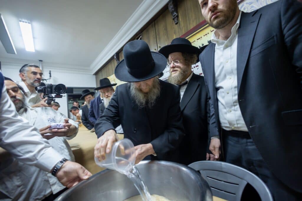 לראשונה: מאפיית מצות הוקמה בחדר הלימוד של המשגיח