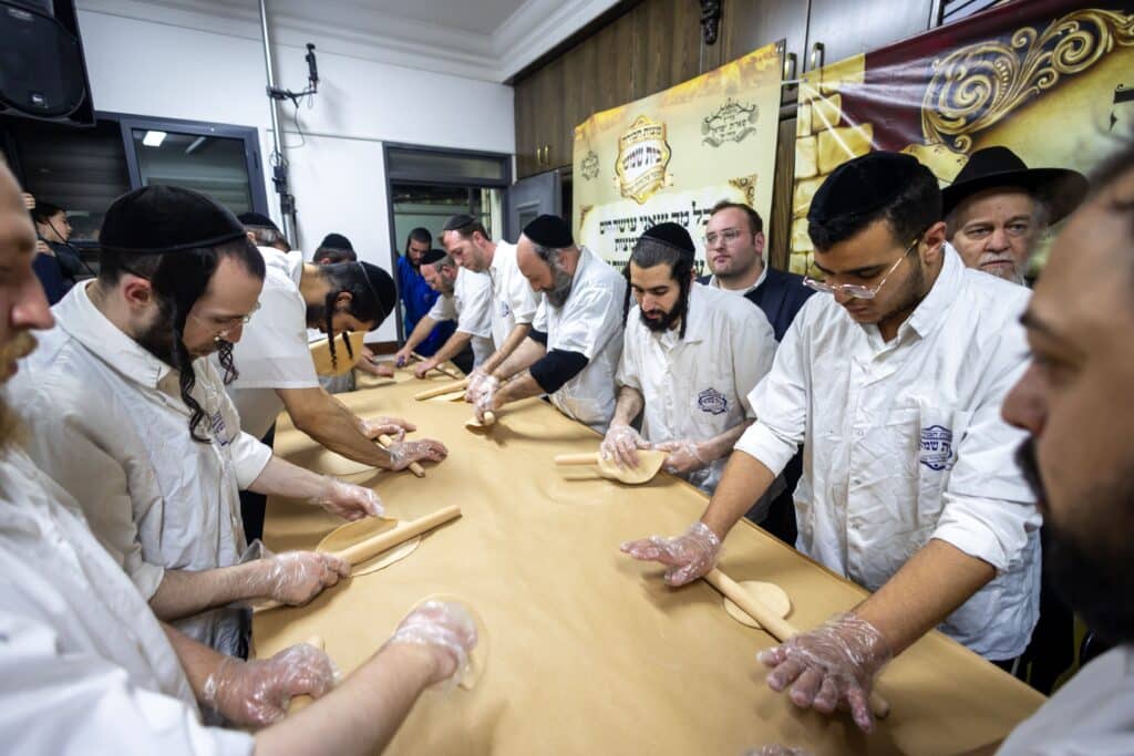 לראשונה: מאפיית מצות הוקמה בחדר הלימוד של המשגיח