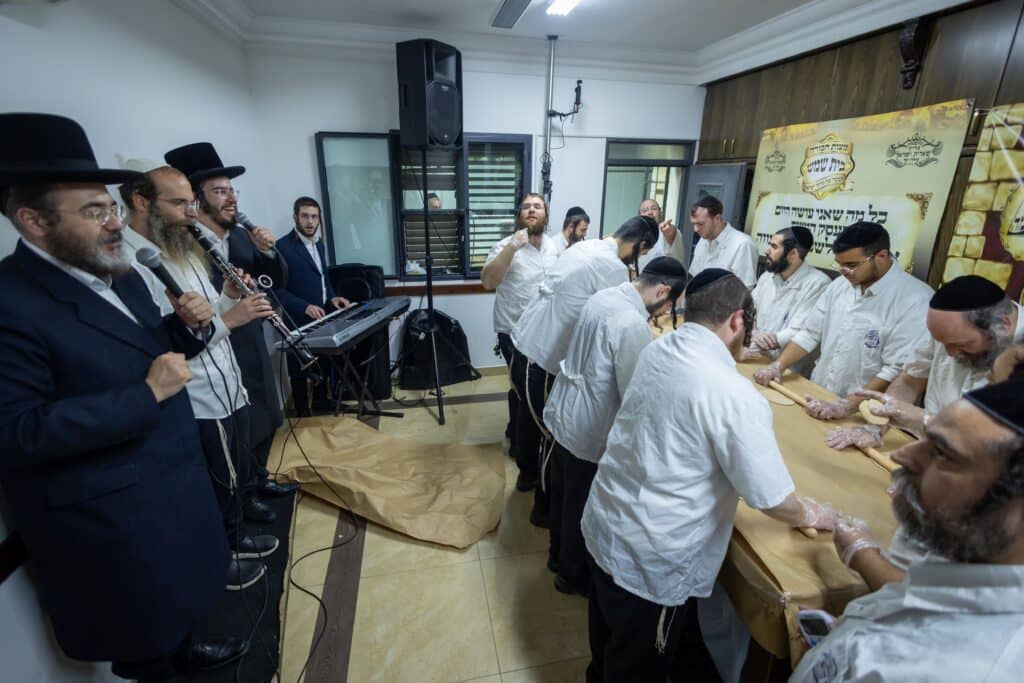 לראשונה: מאפיית מצות הוקמה בחדר הלימוד של המשגיח