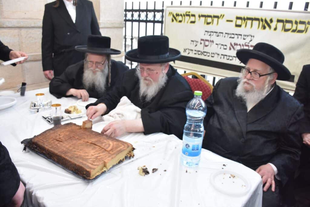 האדמו"ר מסאסוב עלה להעתיר בתפילה על ציון אביו בטבריה האדמו"ר מסאסוב עלה להעתיר בתפילה על ציון אביו בטבריה