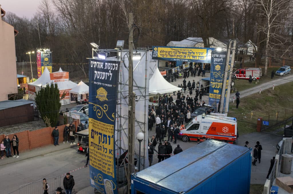 "אדרבה תן בליבנו" רבבות בהילולת ר' אלימלך מליז'נסק זיע"א