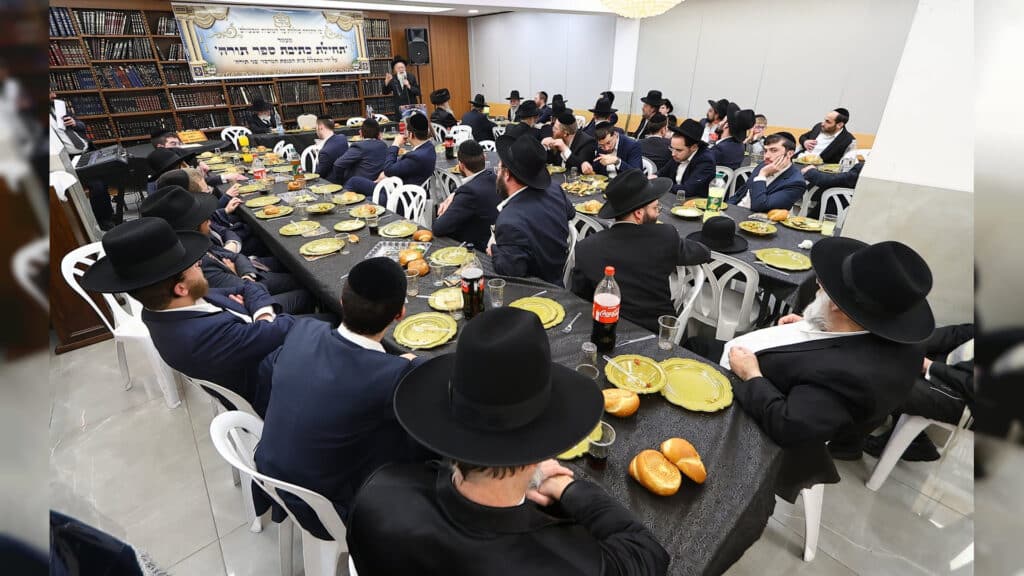 גלריה: בני התורה בשכונת הדר בחיפה החלו בכתיבת ספר תורה