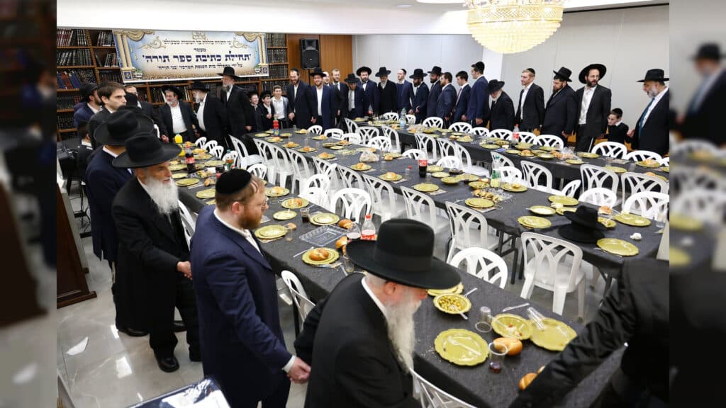 גלריה: בני התורה בשכונת הדר בחיפה החלו בכתיבת ספר תורה