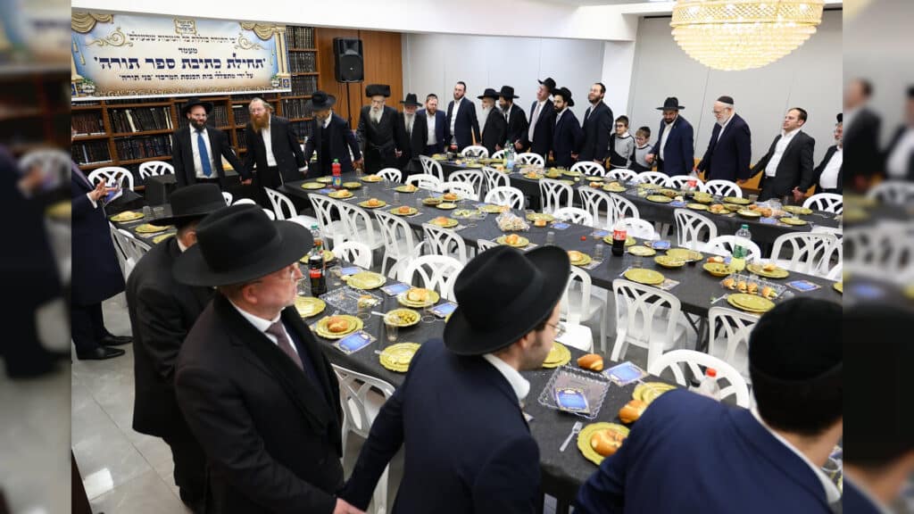 גלריה: בני התורה בשכונת הדר בחיפה החלו בכתיבת ספר תורה