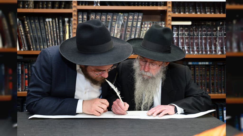 גלריה: בני התורה בשכונת הדר בחיפה החלו בכתיבת ספר תורה