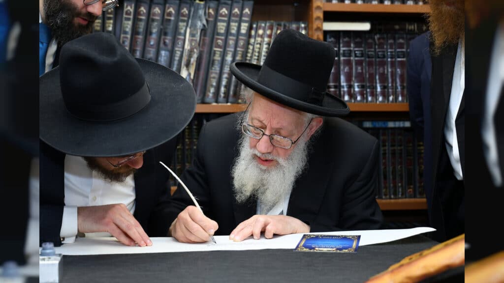 גלריה: בני התורה בשכונת הדר בחיפה החלו בכתיבת ספר תורה