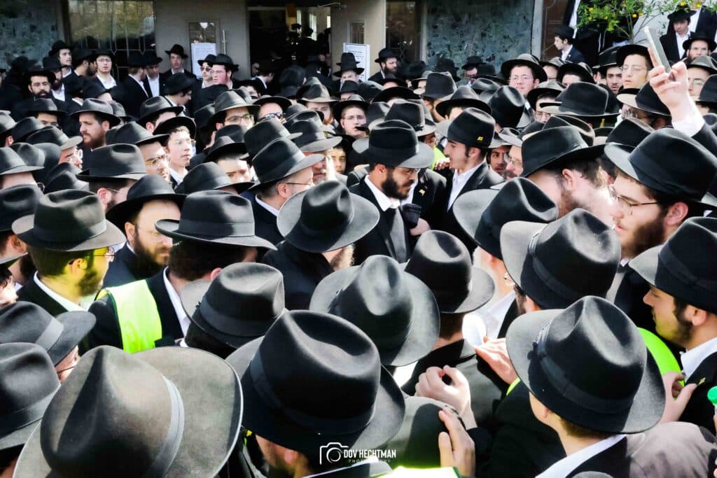 במעמד רבבות: ראש הישיבה הובא למנוחות - בניו הוכתרו למ"מ