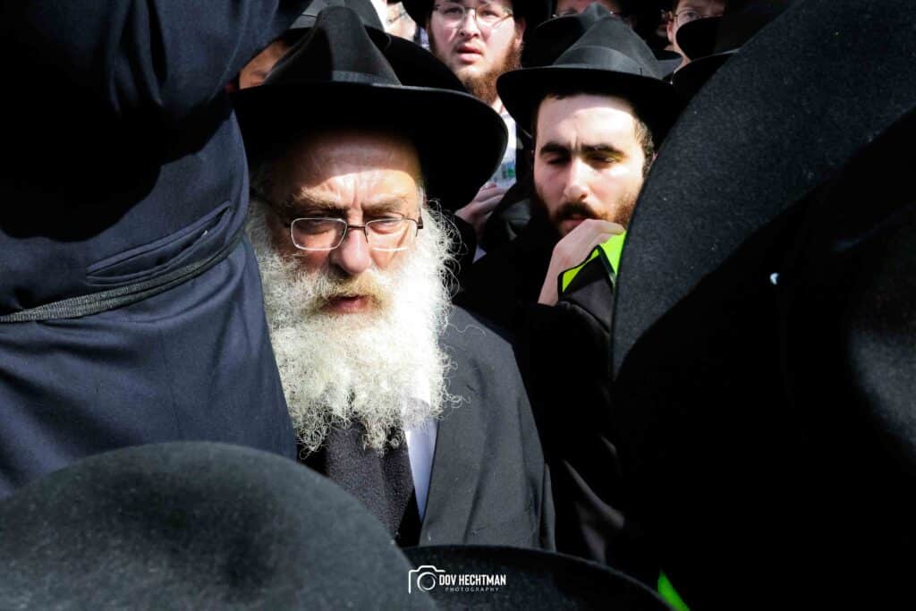 במעמד רבבות: ראש הישיבה הובא למנוחות - בניו הוכתרו למ"מ