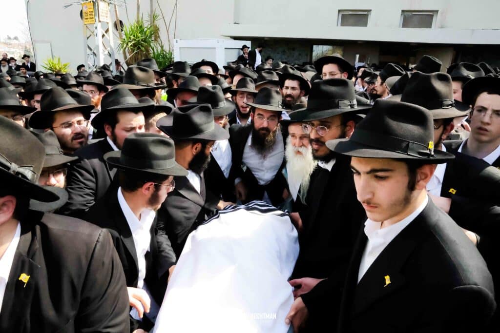 במעמד רבבות: ראש הישיבה הובא למנוחות - בניו הוכתרו למ"מ