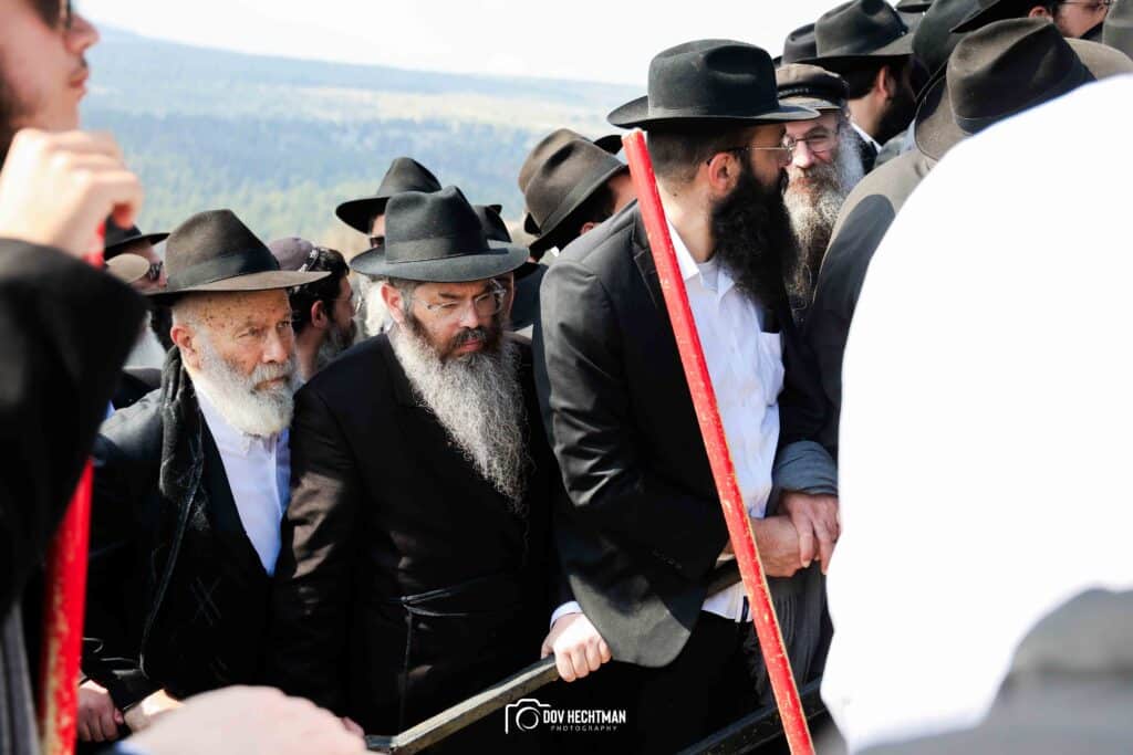 במעמד רבבות: ראש הישיבה הובא למנוחות - בניו הוכתרו למ"מ