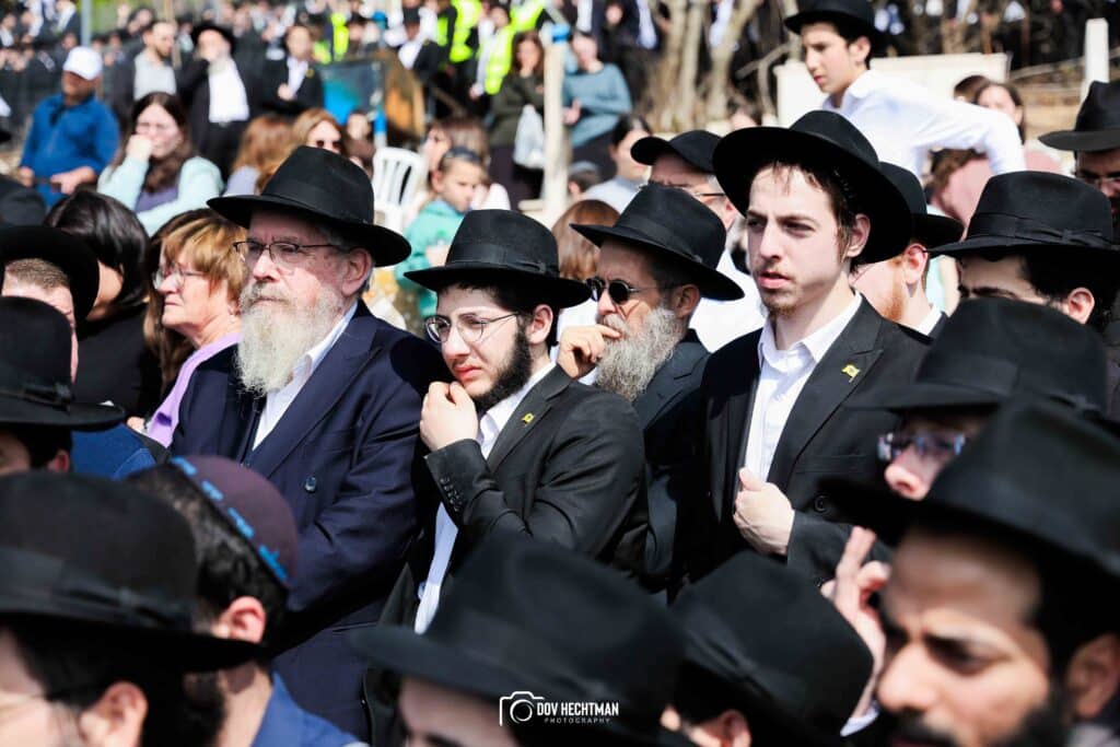 במעמד רבבות: ראש הישיבה הובא למנוחות - בניו הוכתרו למ"מ