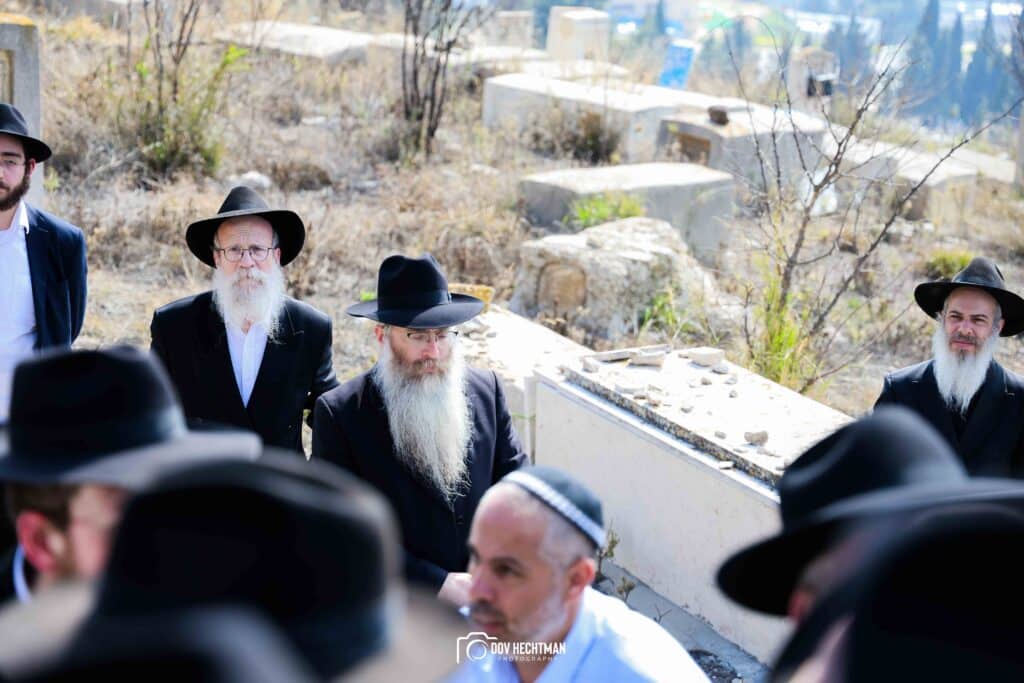 במעמד רבבות: ראש הישיבה הובא למנוחות - בניו הוכתרו למ"מ