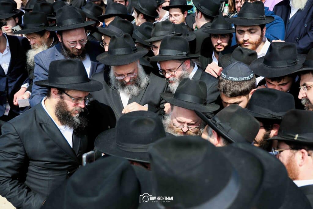 במעמד רבבות: ראש הישיבה הובא למנוחות - בניו הוכתרו למ"מ