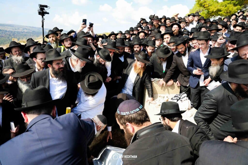 במעמד רבבות: ראש הישיבה הובא למנוחות - בניו הוכתרו למ"מ