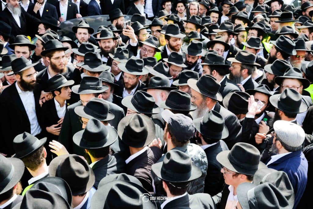 במעמד רבבות: ראש הישיבה הובא למנוחות - בניו הוכתרו למ"מ