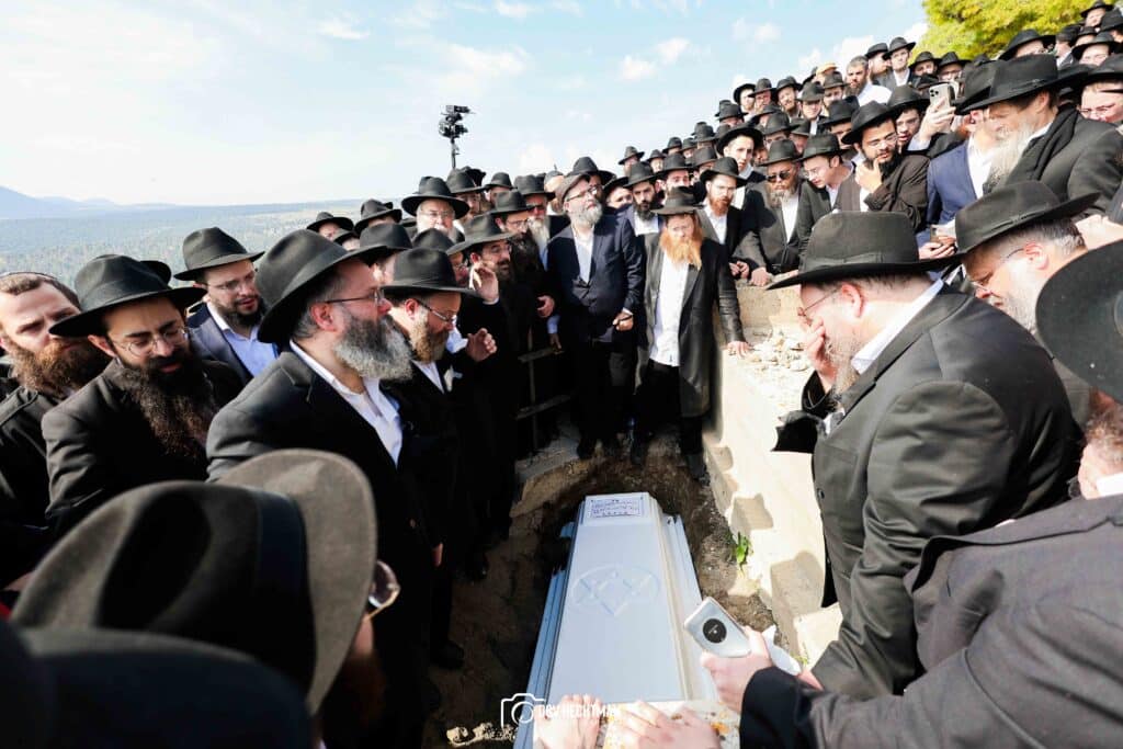 במעמד רבבות: ראש הישיבה הובא למנוחות - בניו הוכתרו למ"מ