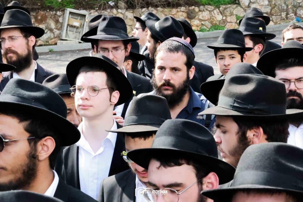 במעמד רבבות: ראש הישיבה הובא למנוחות - בניו הוכתרו למ"מ