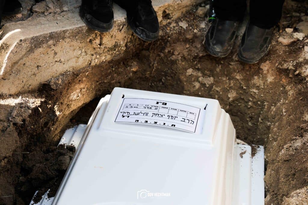 במעמד רבבות: ראש הישיבה הובא למנוחות - בניו הוכתרו למ"מ