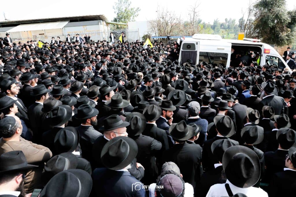 במעמד רבבות: ראש הישיבה הובא למנוחות - בניו הוכתרו למ"מ