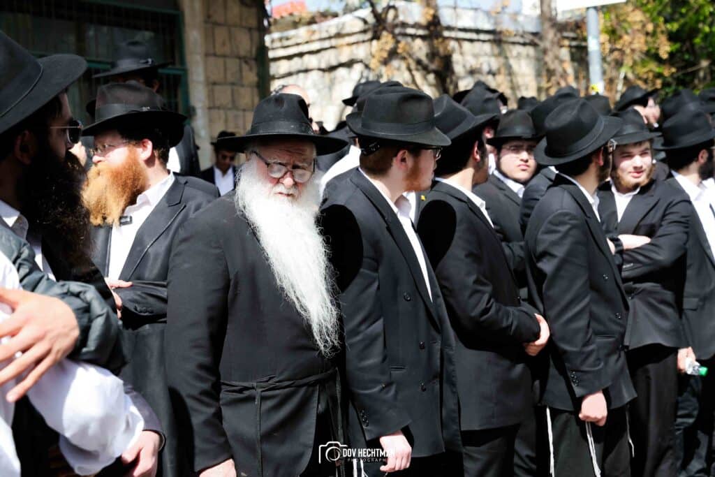 במעמד רבבות: ראש הישיבה הובא למנוחות - בניו הוכתרו למ"מ