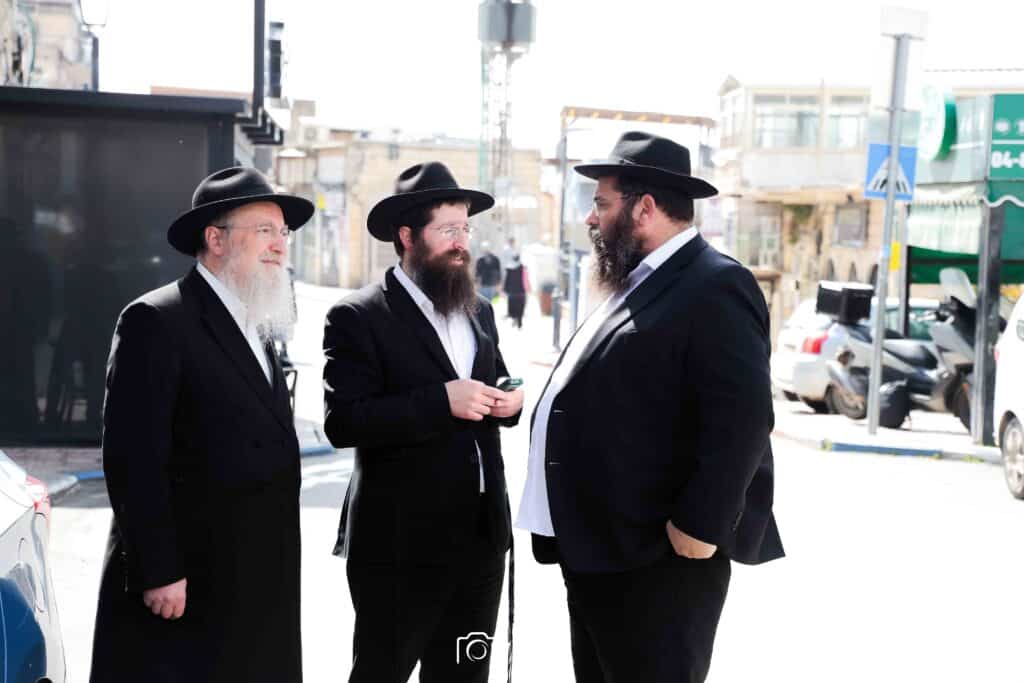 במעמד רבבות: ראש הישיבה הובא למנוחות - בניו הוכתרו למ"מ